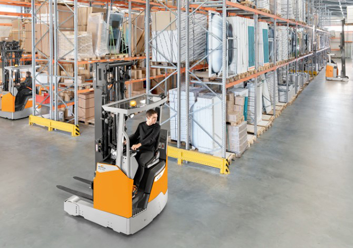 foto Eficiencia y seguridad a medida en espacios reducidos: la nueva carretilla retráctil STILL FXR 14C-16C.